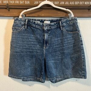 Ava & Viv high-rise midi cuffed jean shorts Denim Size 17 (1327)